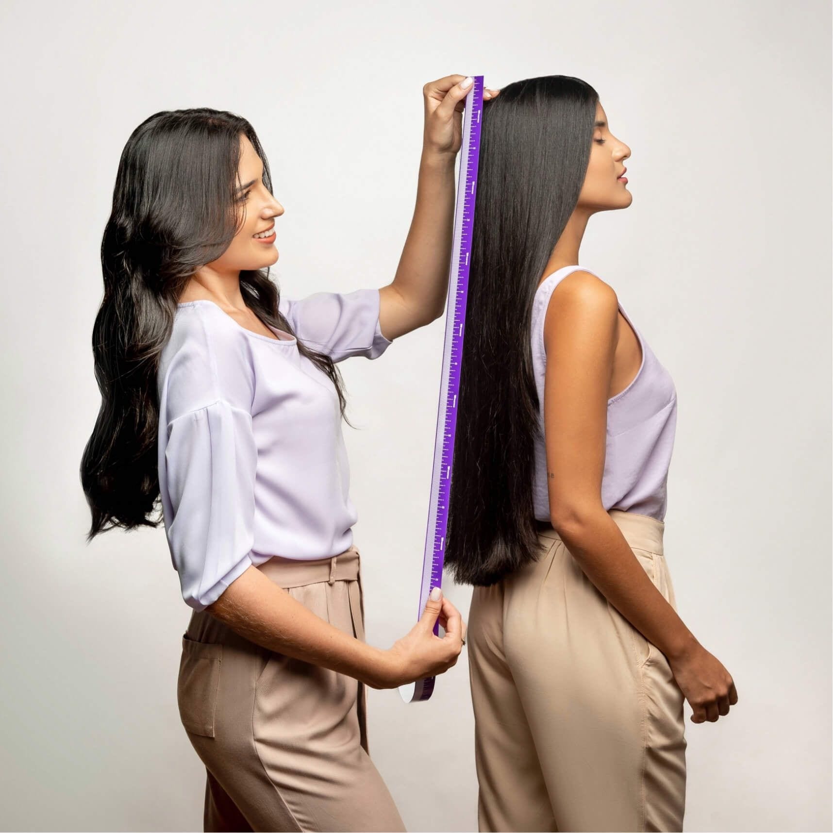 Modelo Medindo cabelo com uma fita apos usar o Shampoo antiqueda fashion gold Ybera 4d6181db80 Modelo Medindo cabelo com uma fita apos usar o Shampoo antiqueda fashion gold Ybera 4d6181db80