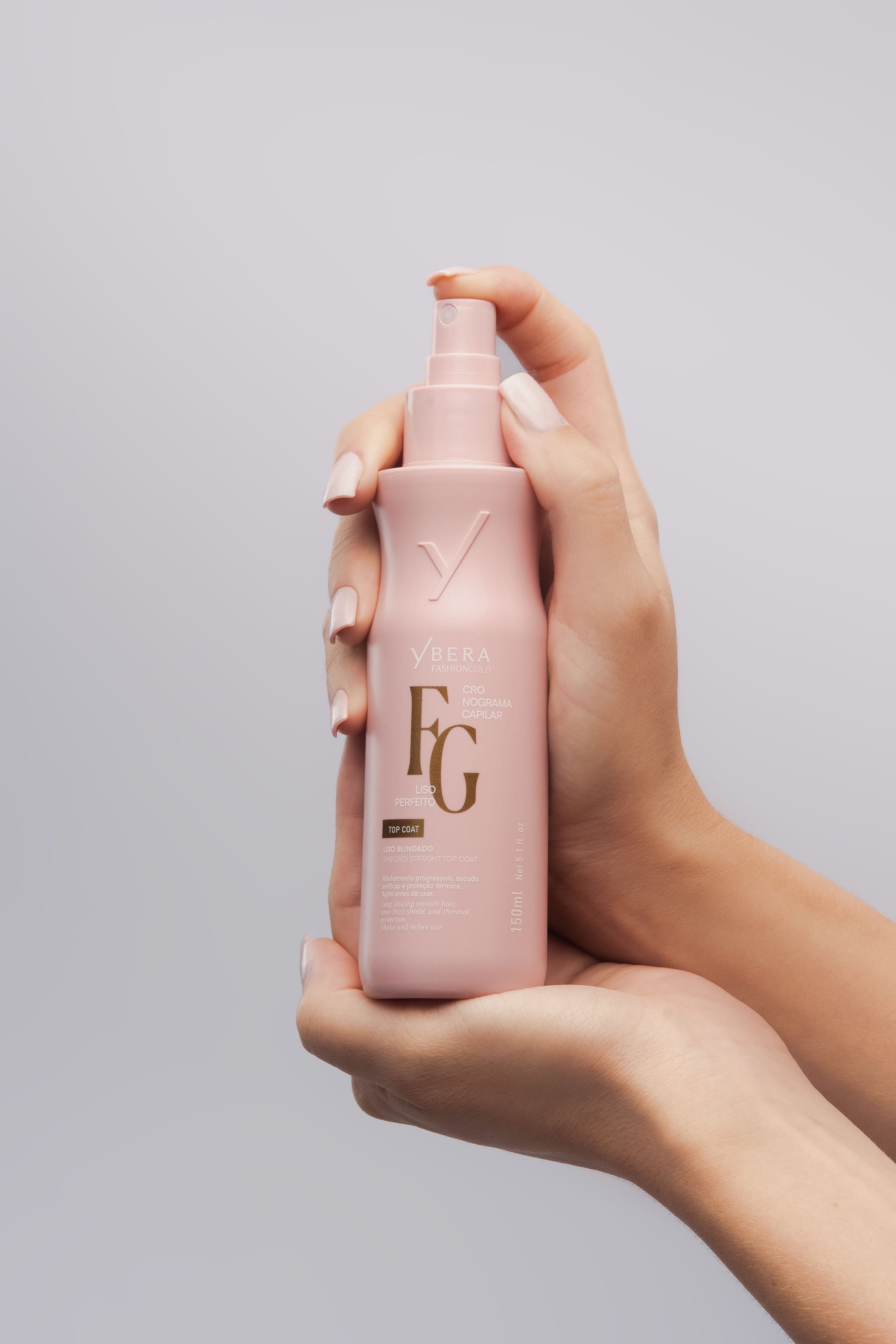 Top coat modelo segurando 2d1e244560